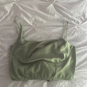 Cute green top that ties in the back! Has adjustable straps!